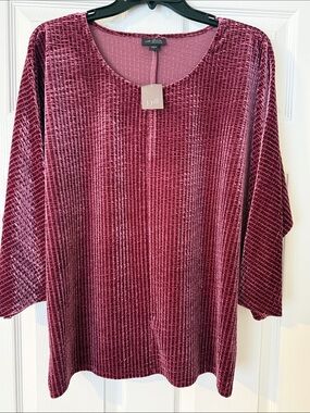 Wearever Crushed-Velvet Wedge Top size L new in packaging.